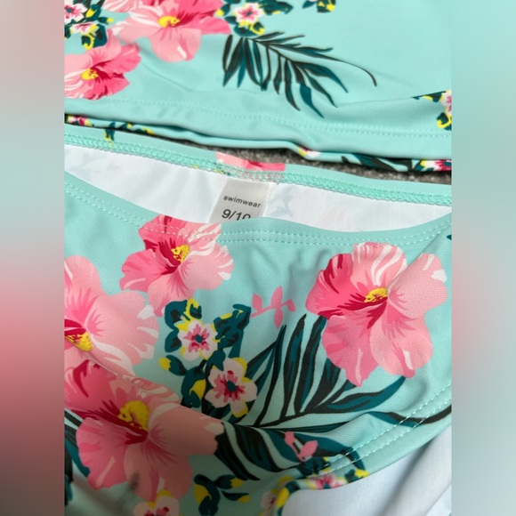 New Girls size 9-10yrs 2-piece bathing suit - Picture 3 of 7